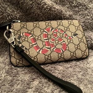 Authentic GUCCI Snake Kingsnake Pouch Wristlet GG Supreme Canvas Gray Black Tan
